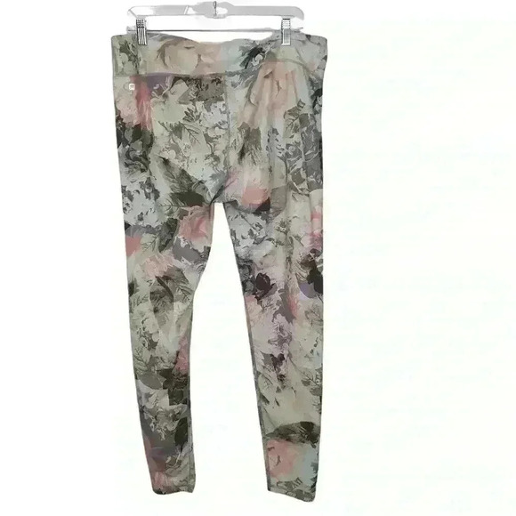 Define PowerHold® Mid-Rise Legging - Picture 8 of 11